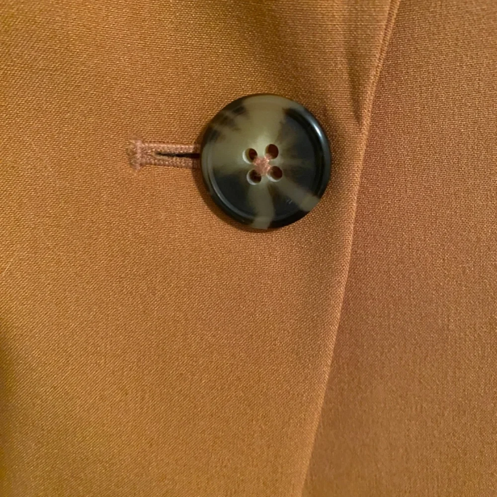 RW & CO. One-Button Fitted Blazer - Picture 3 of 7